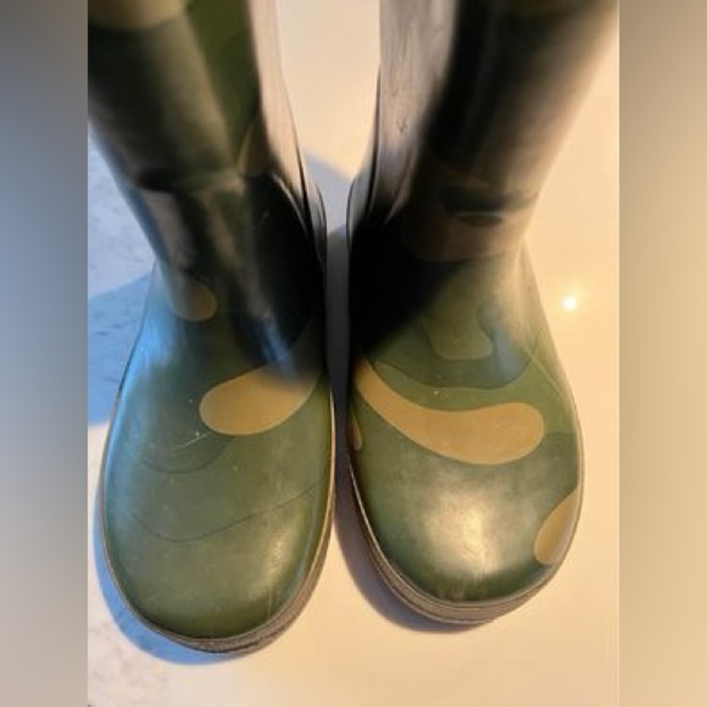 little boys size 8 rain boots.  Carters brand camo boots. - Picture 3 of 12